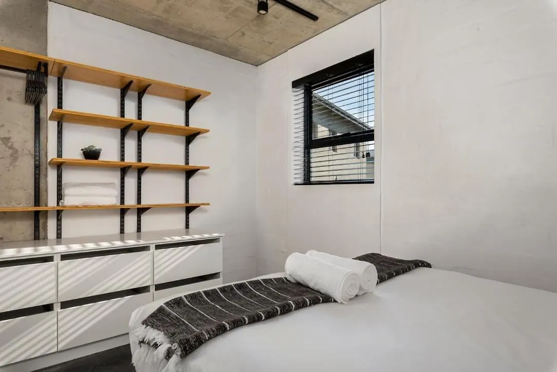 Daire Table Mountain Views & Rooftop Pool Retreat Cape Town
