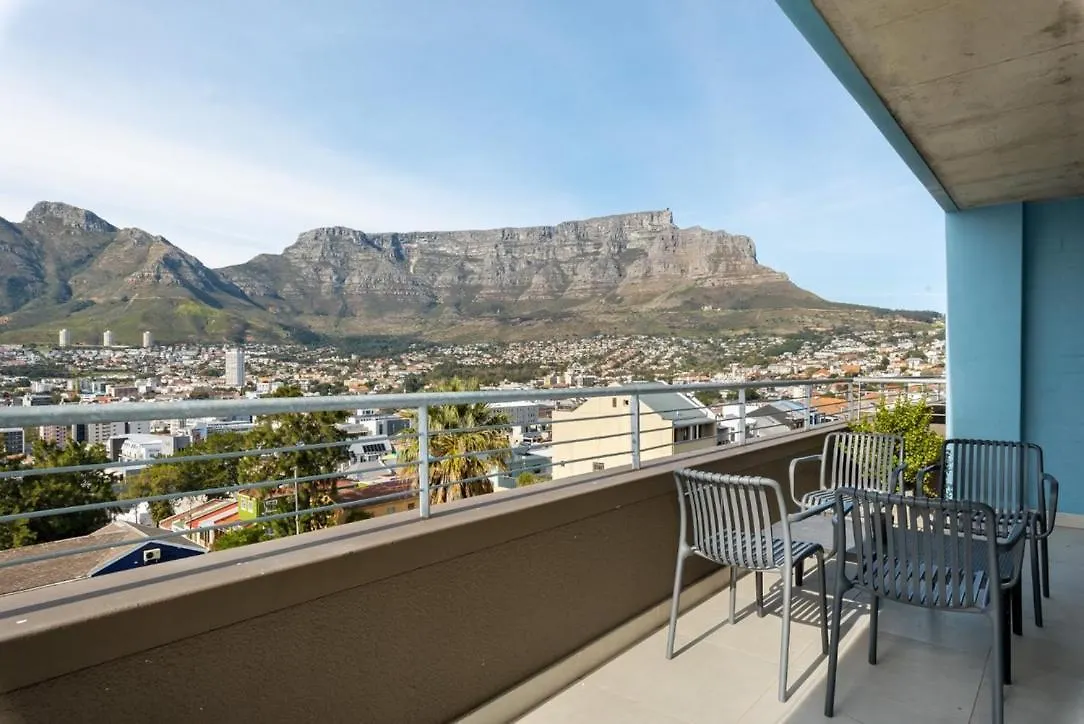 Daire Table Mountain Views & Rooftop Pool Retreat Cape Town
